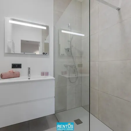 Rashelle - With Stunning Views Of The North Sea Apartman